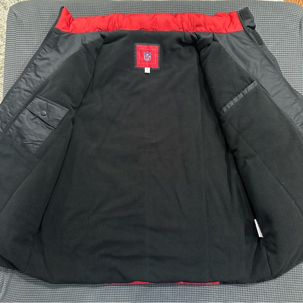 Tampa Bay Buccaneers NFL Red Black Insulated Jacket XL Hooded Zip Pockets - Picture 6 of 15
